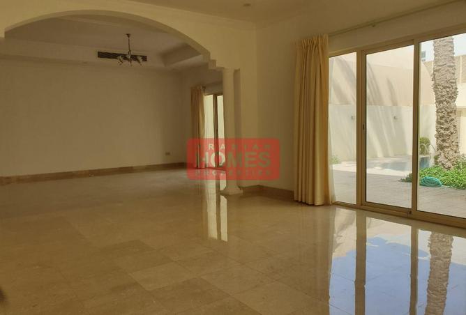 983604 - Property Image 3