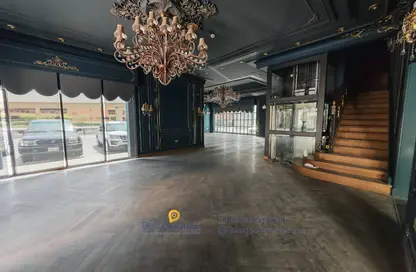 Shop - Studio - 4 Bathrooms for rent in Seef - Capital Governorate