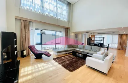Duplex - 2 Bedrooms - 3 Bathrooms for rent in Seef - Capital Governorate