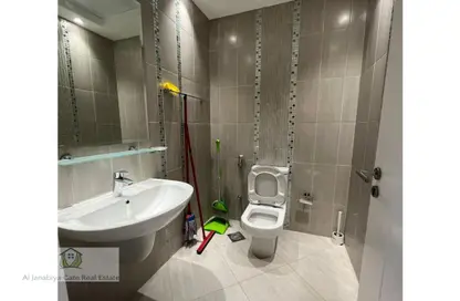 Bathroom image for: Apartment - 1 Bedroom - 2 Bathrooms for rent in Seef - Capital Governorate, Image 1