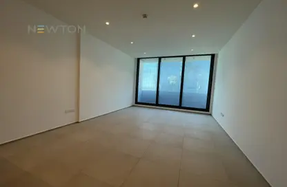 Empty Room image for: Apartment - 1 Bedroom - 2 Bathrooms for sale in Seef - Capital Governorate, Image 1