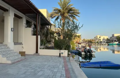 فيلا - 3 غرف نوم - 5 حمامات للايجار في مدينة المرسى - أمواج - المحرق