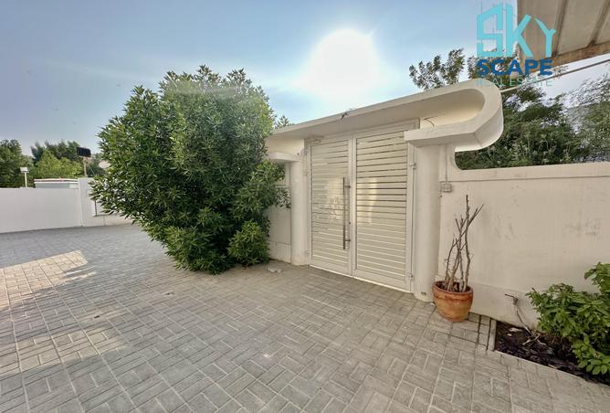 989299 - Property Image 2