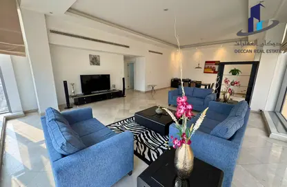 Apartment - 2 Bedrooms - 3 Bathrooms for rent in Al Juffair - Capital Governorate