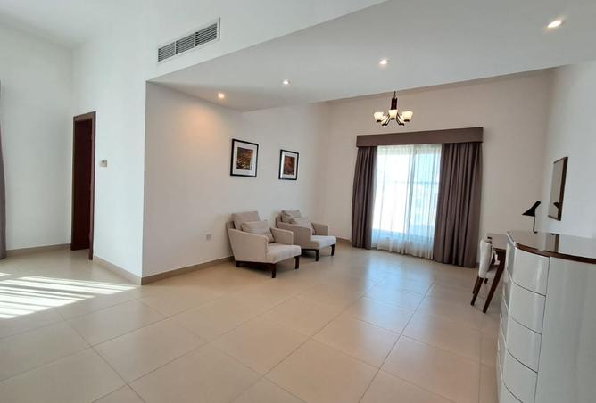 987432 - Property Image 2