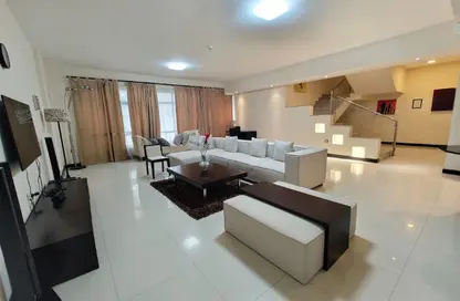Apartment - 2 Bedrooms - 2 Bathrooms for rent in Busaiteen - Muharraq Governorate