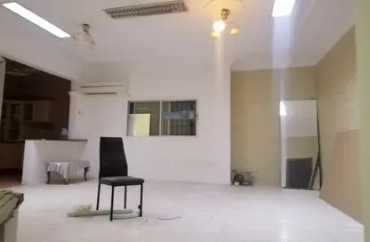 فيلا - 4 غرف نوم - 3 حمامات للايجار في المحرق - المحرق