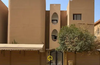 فيلا - 8 غرف نوم - 8 حمامات للبيع في عراد - المحرق