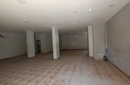 Shop - Studio - 2 Bathrooms for rent in Northern City (Madinat Salman) - Northern Governorate