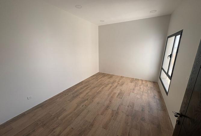 980185 - Property Image 3