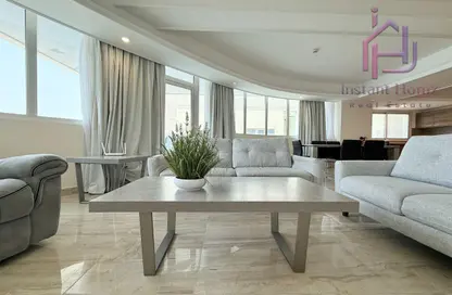 Apartment - 2 Bedrooms - 3 Bathrooms for rent in Al Juffair - Capital Governorate