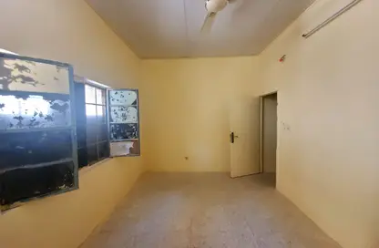 Apartment - 3 Bedrooms - 2 Bathrooms for rent in Busaiteen - Muharraq Governorate