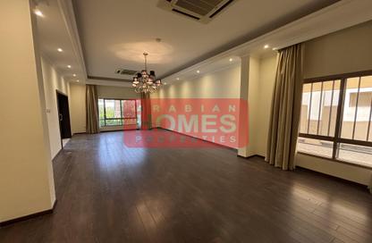 Villa - 5 Bedrooms - 5 Bathrooms for rent in Janabiya - Northern Governorate