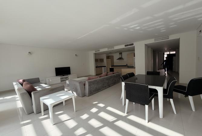 983504 - Property Image 3