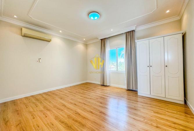 963172 - Property Image 2