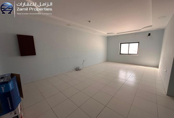 956494 - Property Image 2