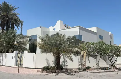 Villa - 4 Bedrooms - 6 Bathrooms for sale in Tubli - Central Governorate