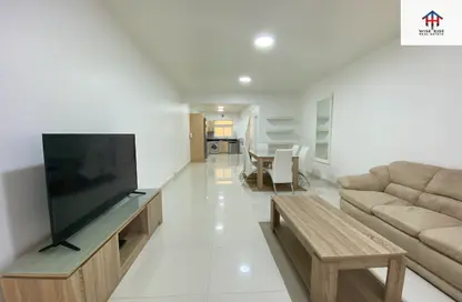 Villa - 2 Bedrooms - 3 Bathrooms for rent in Um Al Hasam - Manama - Capital Governorate