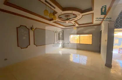 Villa - 4 Bedrooms - 5 Bathrooms for sale in Tubli - Central Governorate