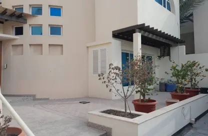 Villa - 4 Bedrooms - 5 Bathrooms for rent in Busaiteen - Muharraq Governorate