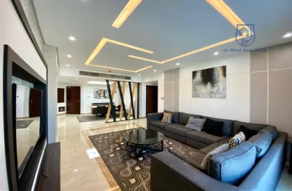 Apartment - 3 Bedrooms - 3 Bathrooms for rent in Busaiteen - Muharraq Governorate