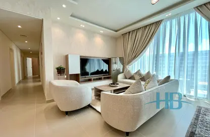 Living Room image for: Apartment - 3 Bedrooms - 4 Bathrooms for rent in Marassi Al Bahrain - Diyar Al Muharraq - Muharraq Governorate, Image 1