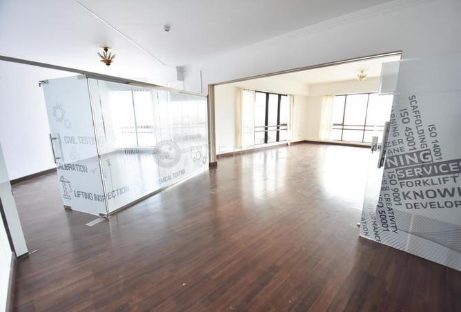 985767 - Property Main Image