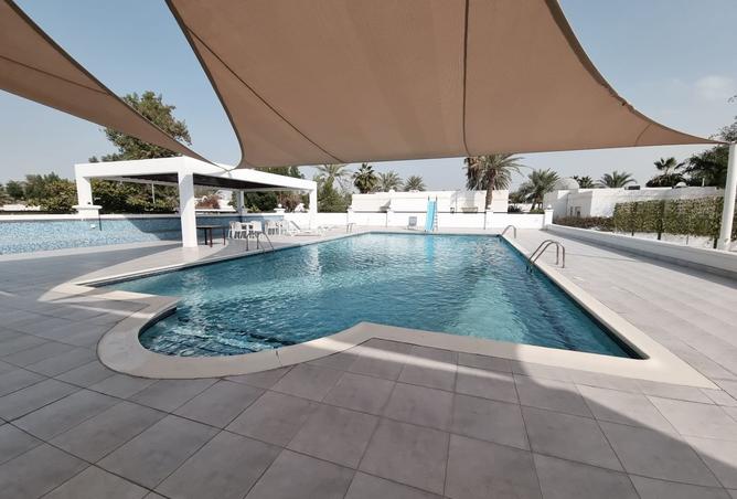 983735 - Property Image 2