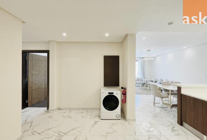 989128 - Property Image 2