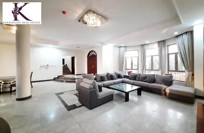 Living Room image for: Villa - 4 Bedrooms - 5 Bathrooms for rent in Janabiya - Northern Governorate, Image 1