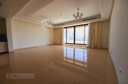 Apartment - 2 Bedrooms - 4 Bathrooms for rent in Karbabad - Manama - Capital Governorate