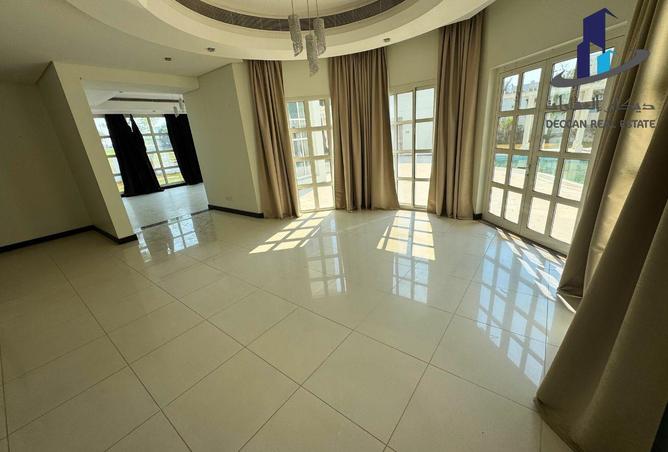963790 - Property Image 2