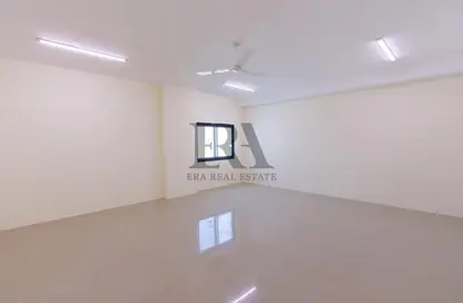 سكن عمال - استوديو - 8 حمامات للايجار في عسكر - المحافظة الجنوبية