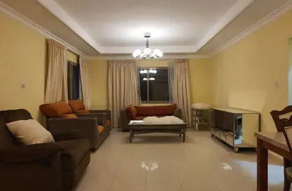Duplex - 2 Bedrooms - 3 Bathrooms for rent in Al Juffair - Capital Governorate