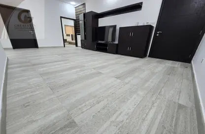 Apartment - 3 Bedrooms - 3 Bathrooms for rent in Saraya 2 - Bu Quwah - Northern Governorate