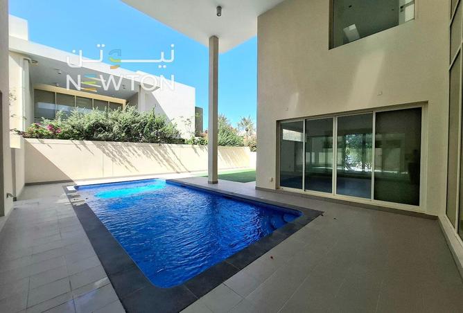 982418 - Property Main Image