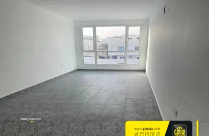 Office Space - Studio - 1 Bathroom for rent in Sanad - Central Governorate