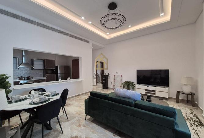 985763 - Property Image 2