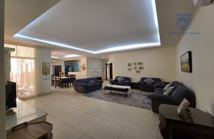 Apartment - 3 Bedrooms - 3 Bathrooms for rent in Busaiteen - Muharraq Governorate
