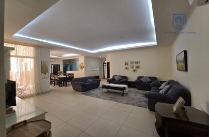 Apartment - 3 Bedrooms - 3 Bathrooms for rent in Busaiteen - Muharraq Governorate