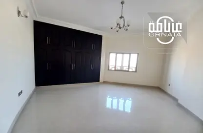 Empty Room image for: Apartment - 2 Bedrooms - 3 Bathrooms for rent in Manama - Capital Governorate, Image 1