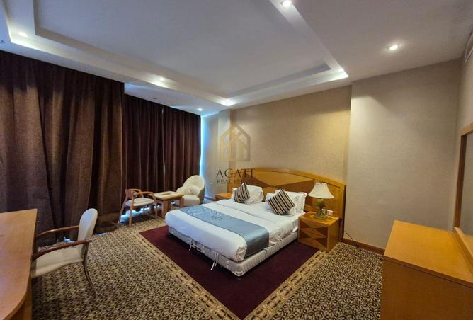 989504 - Property Image 3