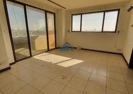 شقة - 2 غرف نوم - 2 حمامات للكراء في شارع المعارض - الحورة - محافظة العاصمة