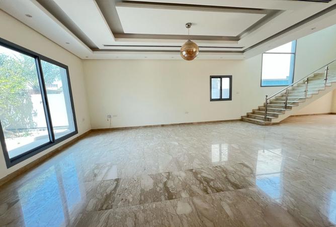956623 - Property Image 2