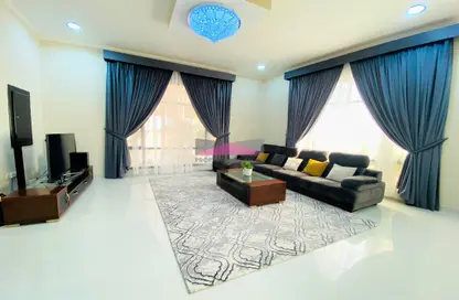 Apartment - 4 Bedrooms - 4 Bathrooms for rent in Al Juffair - Capital Governorate
