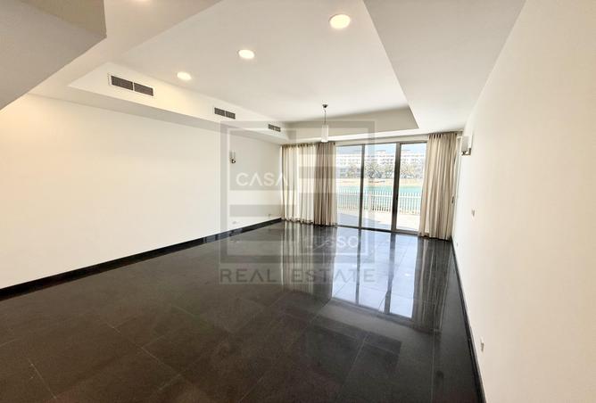 974432 - Property Image 2