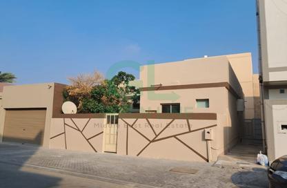 Villa - 4 Bedrooms - 4 Bathrooms for sale in Isa Town - Central Governorate
