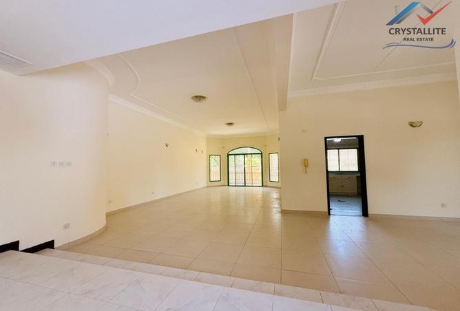 987427 - Property Image 2