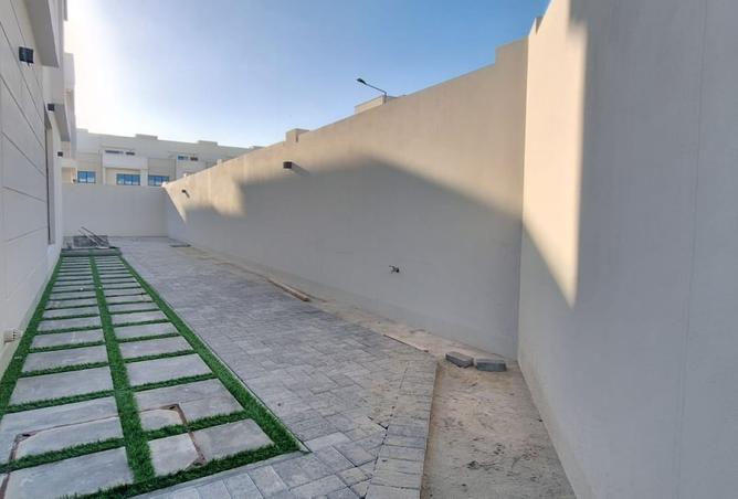 974159 - Property Image 2