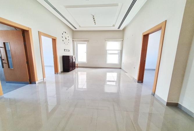 957033 - Property Main Image